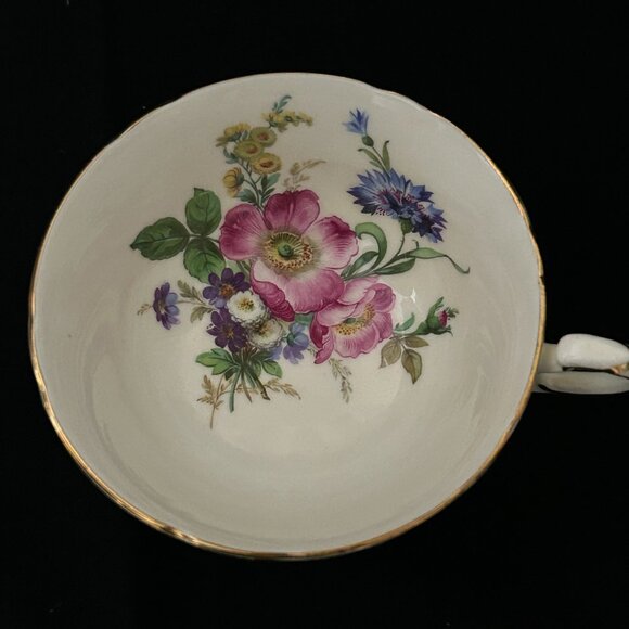 beautiful vintage tea cup & saucer. Roslyn UK - Picture 5 of 7